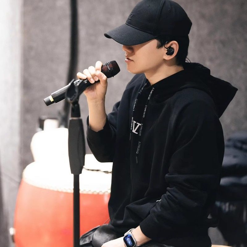 Zhang Jie Concert Sweatirt ex  - Winter Clothing Nearby recensione e prezzo